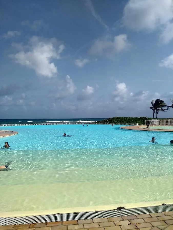 Jolie studio meublé avec petite vue mer Saint-Francois