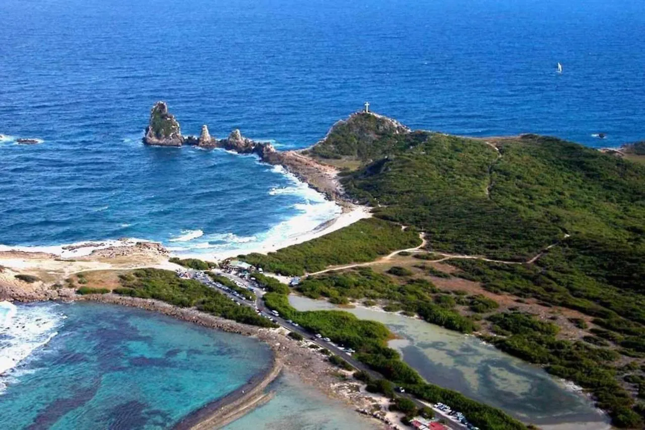 Jolie studio meublé avec petite vue mer Saint-Francois