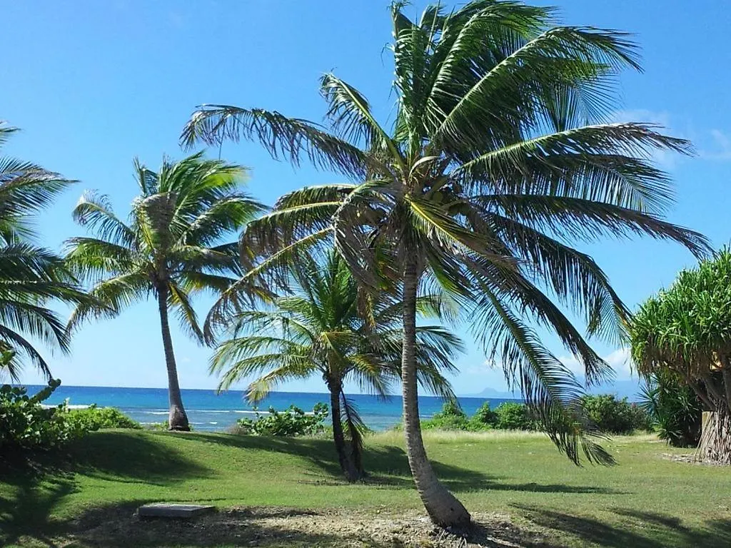 Jolie studio meublé avec petite vue mer Saint-Francois