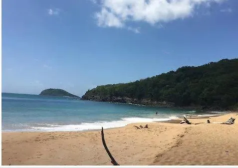 Jolie studio meublé avec petite vue mer Saint-Francois